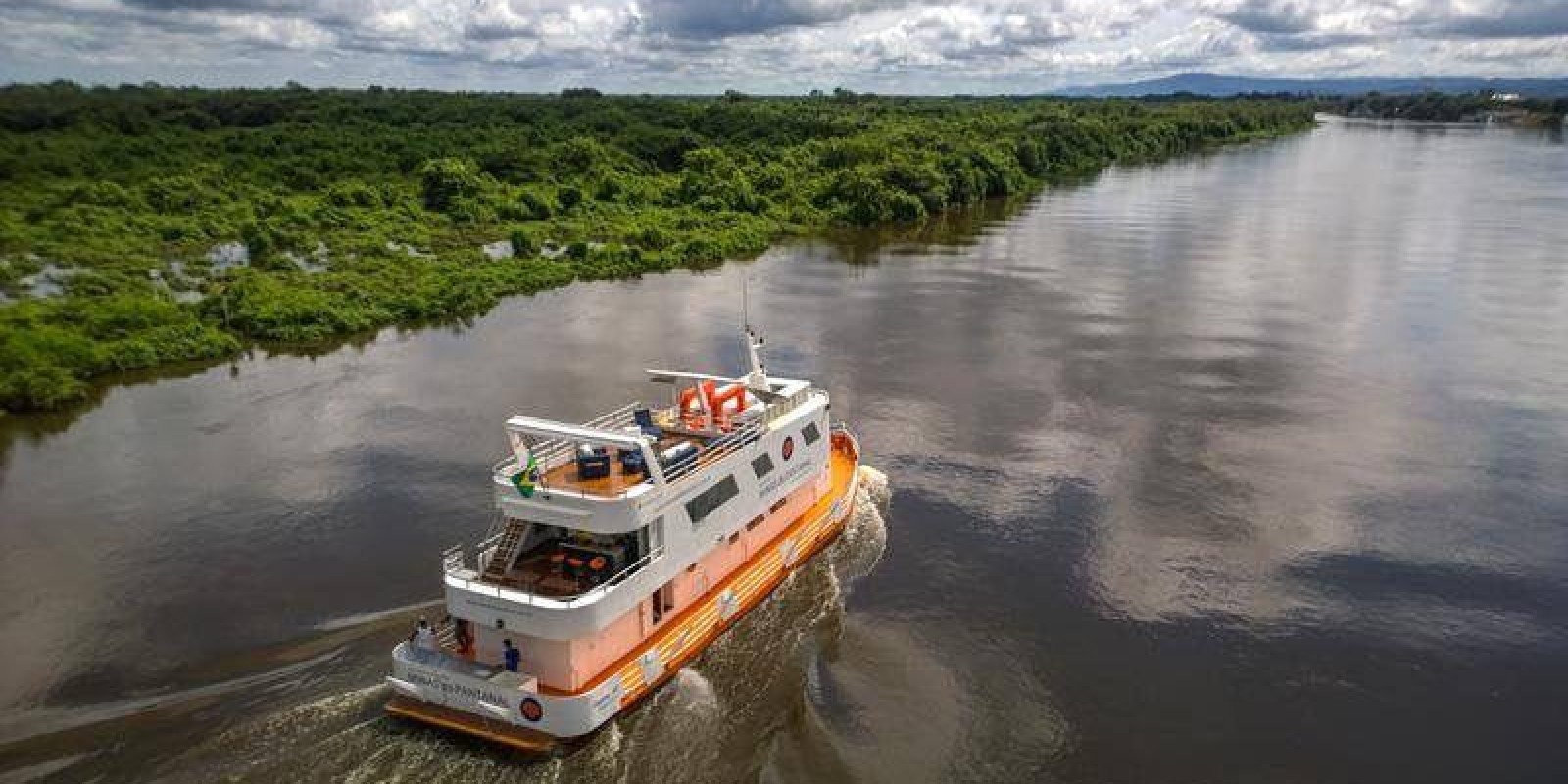 Barco Hotel Minas do Pantanal Capacidade 10 pessoas 
