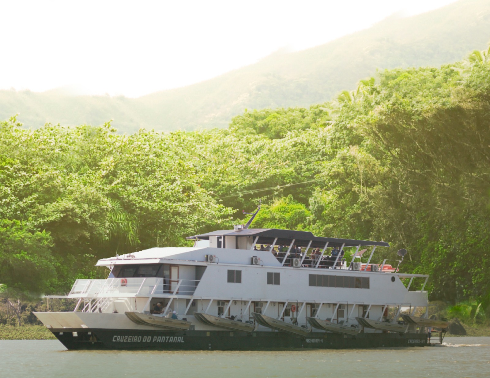 BARCO HOTEL CRUZEIRO DO PANTANAL